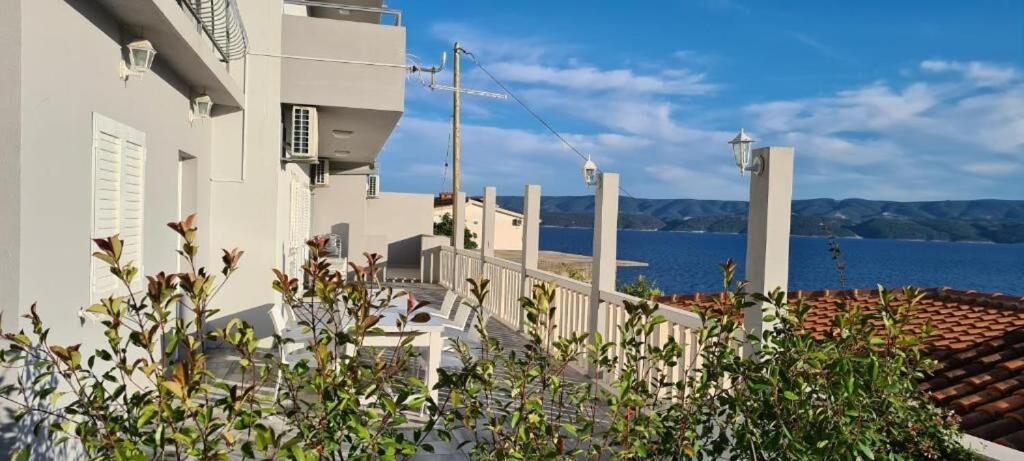 Apartments Sonata Omiš Buitenkant foto